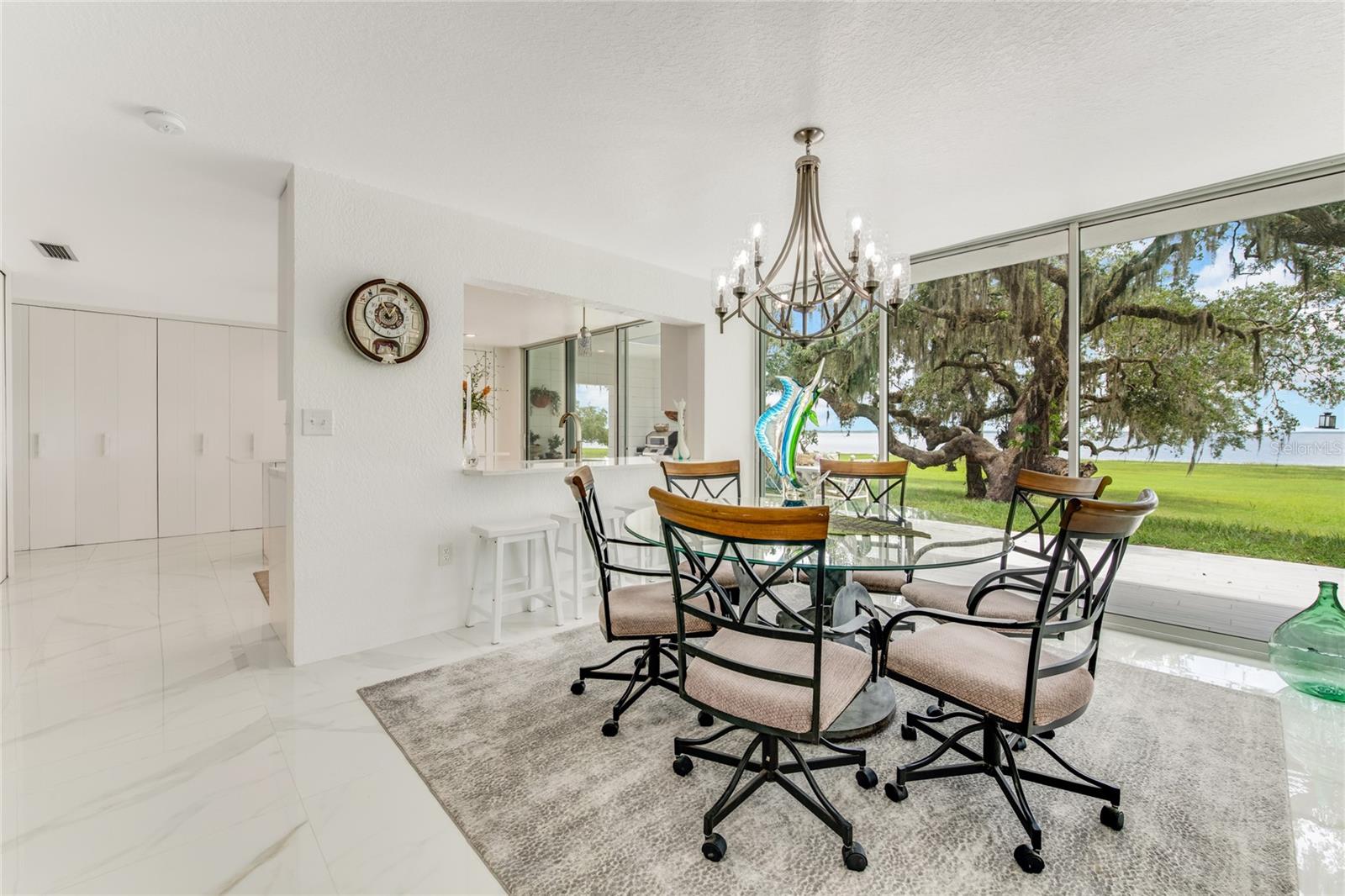 LAKE HARNEY BCH - Residential