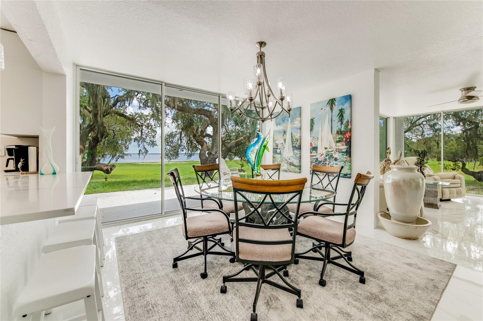 LAKE HARNEY BCH - Residential