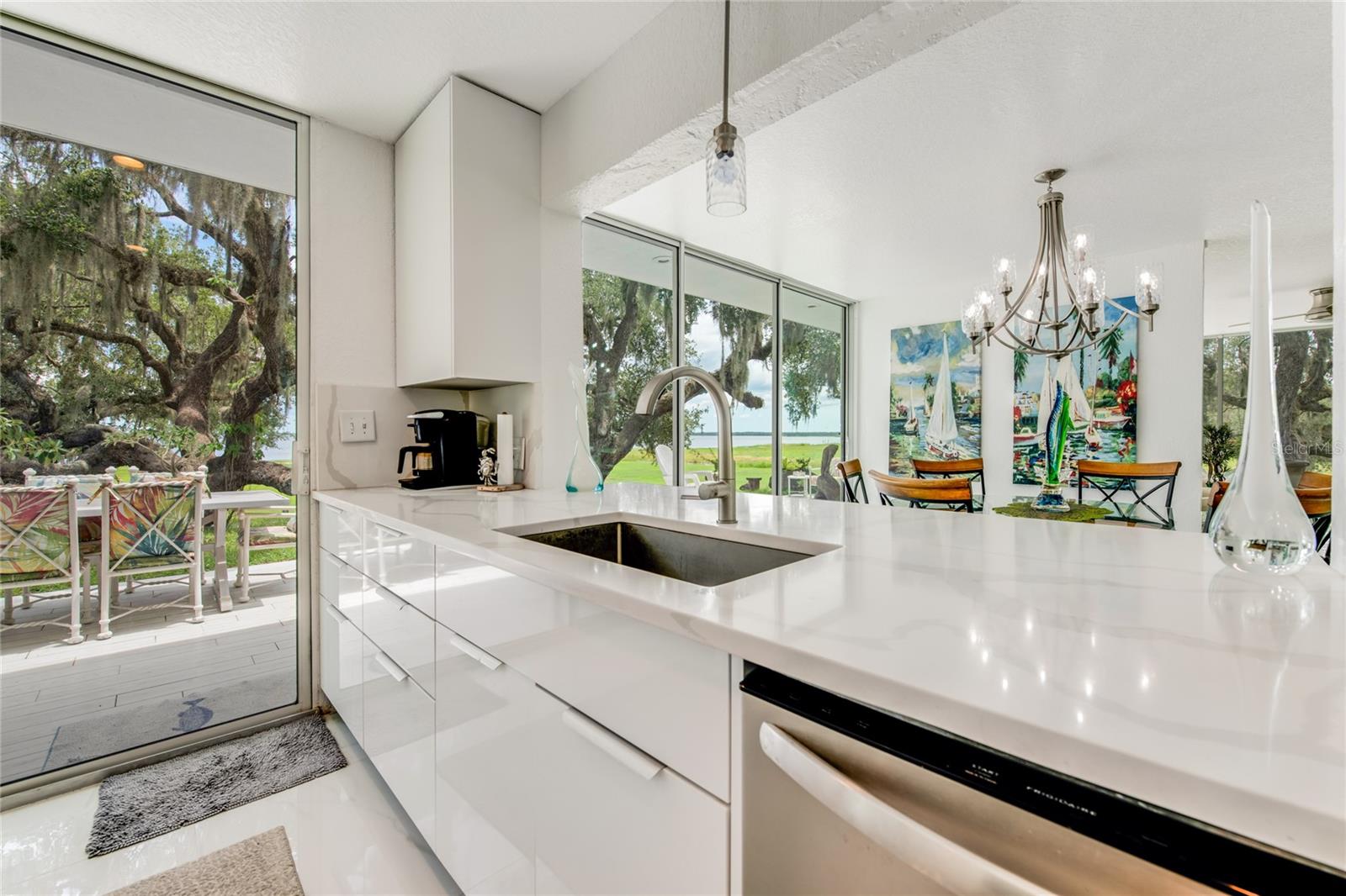 LAKE HARNEY BCH - Residential