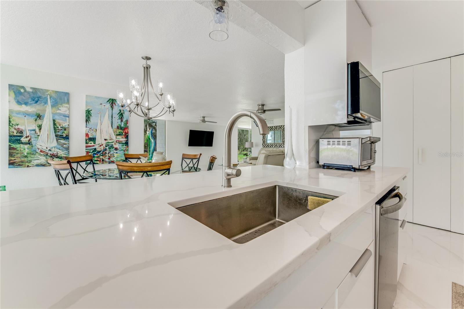 LAKE HARNEY BCH - Residential