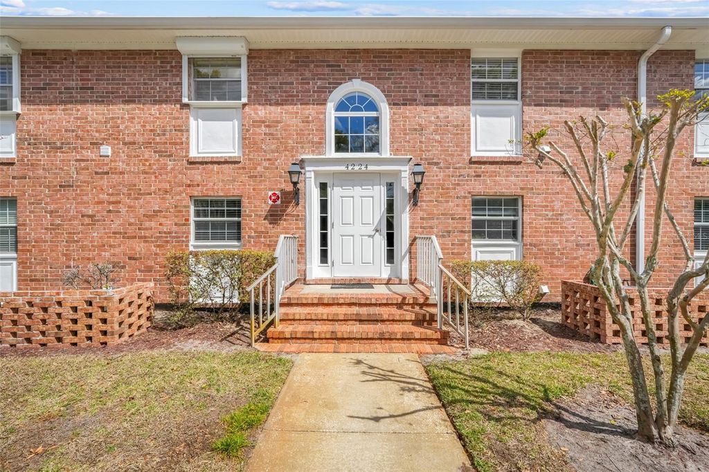 Photo of 4224 Lake Underhill Road #8B8, Orlando, FL 32803 (MLS # O6388810)