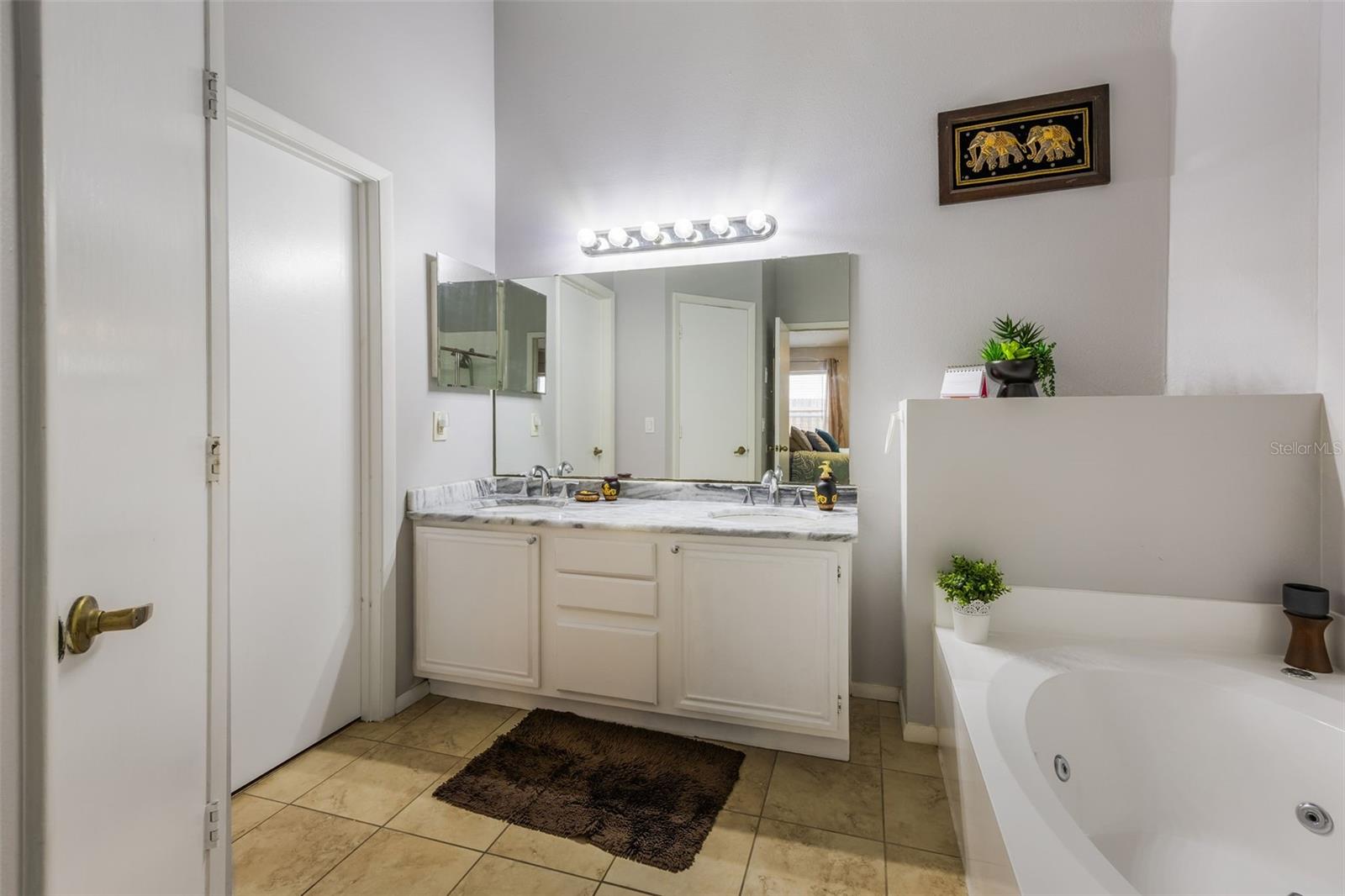 WOODFIELD OAKS - Residential