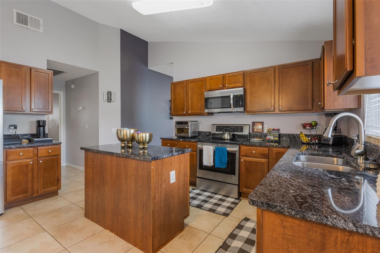 WOODFIELD OAKS - Residential