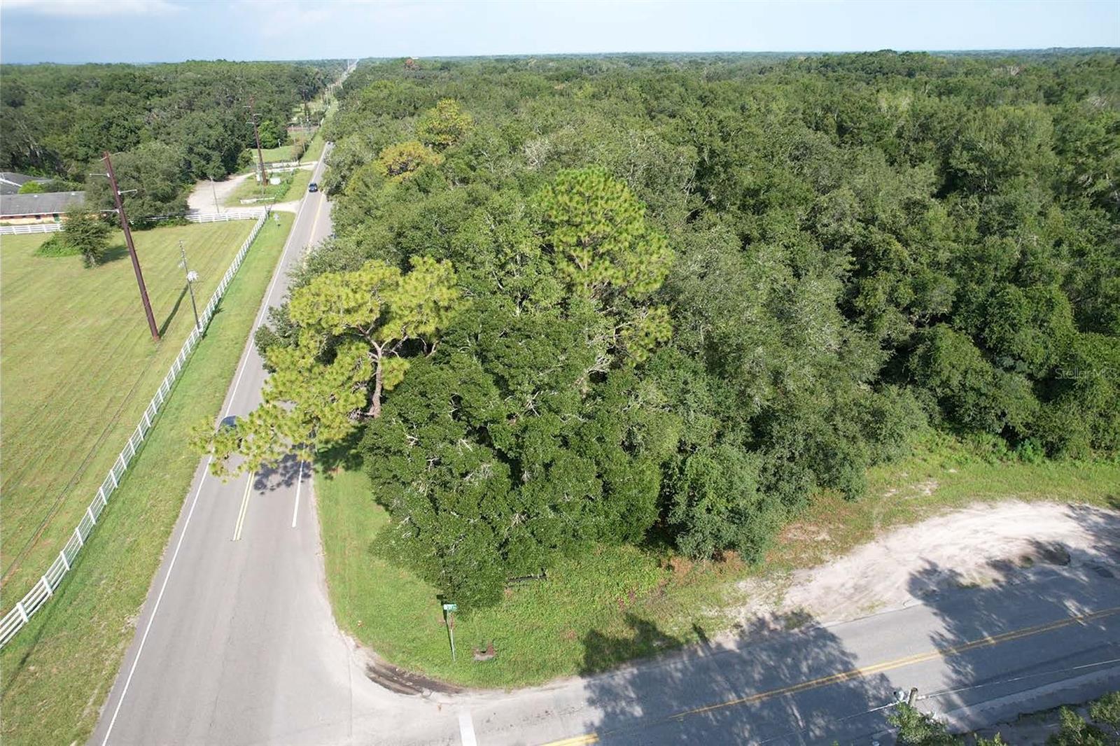Ready to Live the Farm Life Dream? It’s time to build your mini farm and make the most of life in one of North Central Florida’s best-kept secrets! Perfectly nestled between Ocala and Dunnellon, this location gives you the best of both worlds — peaceful country vibes with all the modern conveniences just minutes away. Groceries, shopping & hospitals – 15 mins or lessRainbow River adventures – 20 mins
World Equestrian Center – 20 mins. Tampa, Orlando & beaches – under 2 hours! Whether you’re dreaming of space for your horses, goats, chickens, or just a little breathing room to grow your dream home and family legacy — this land is your launchpad. Adventure. Freedom. Possibility. It all starts here. Call today to turn your farm-life fantasy into reality!