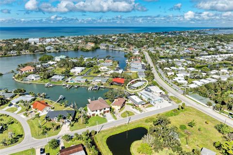 Photo of 136 Bayview Drive, Nokomis, FL 34275 (MLS # A4667932)