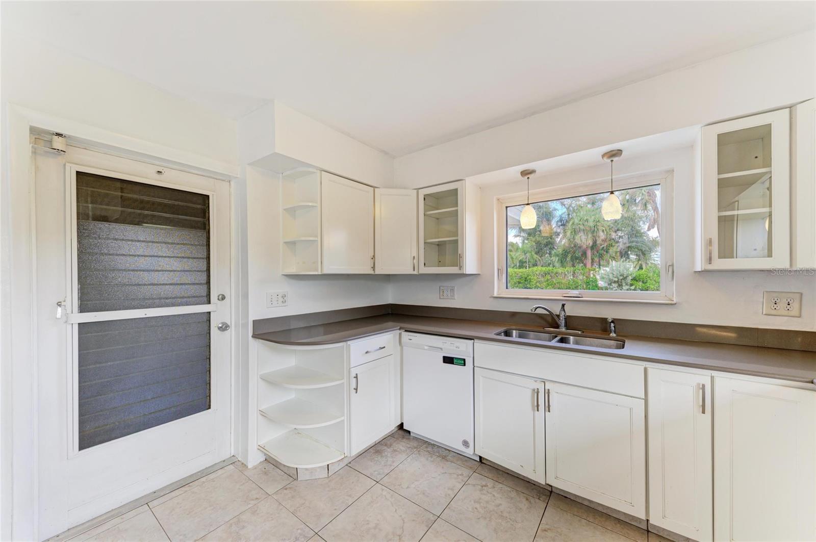 LYONS BAY - Residential