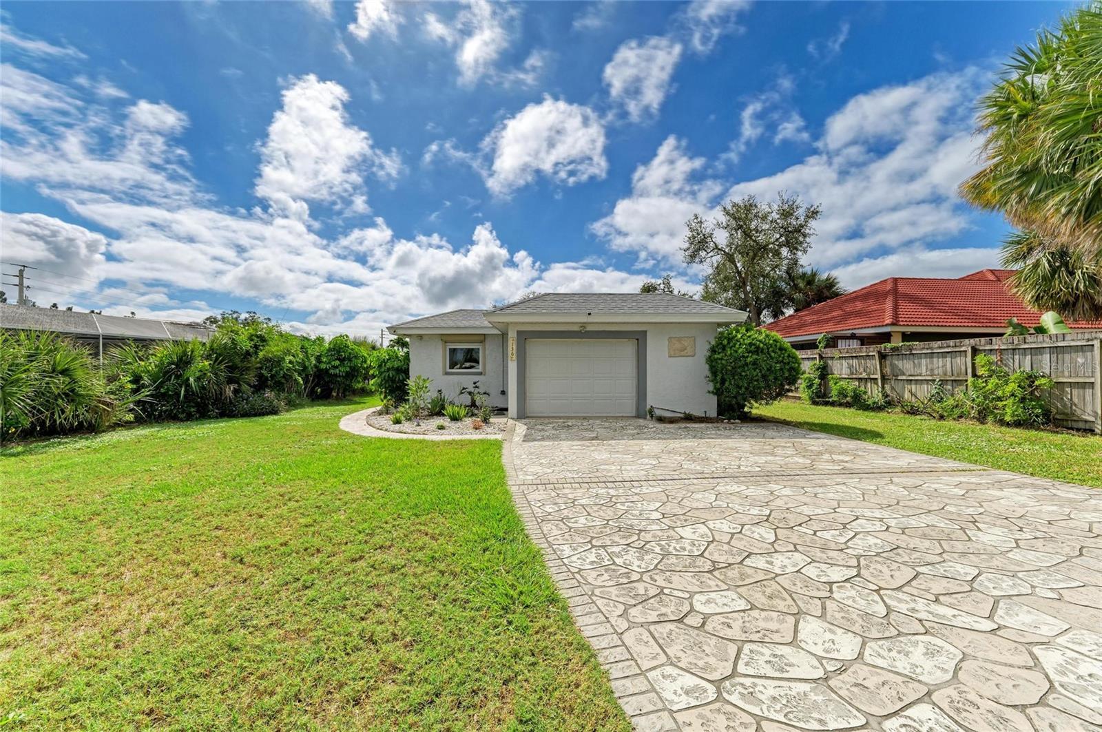LYONS BAY - Residential