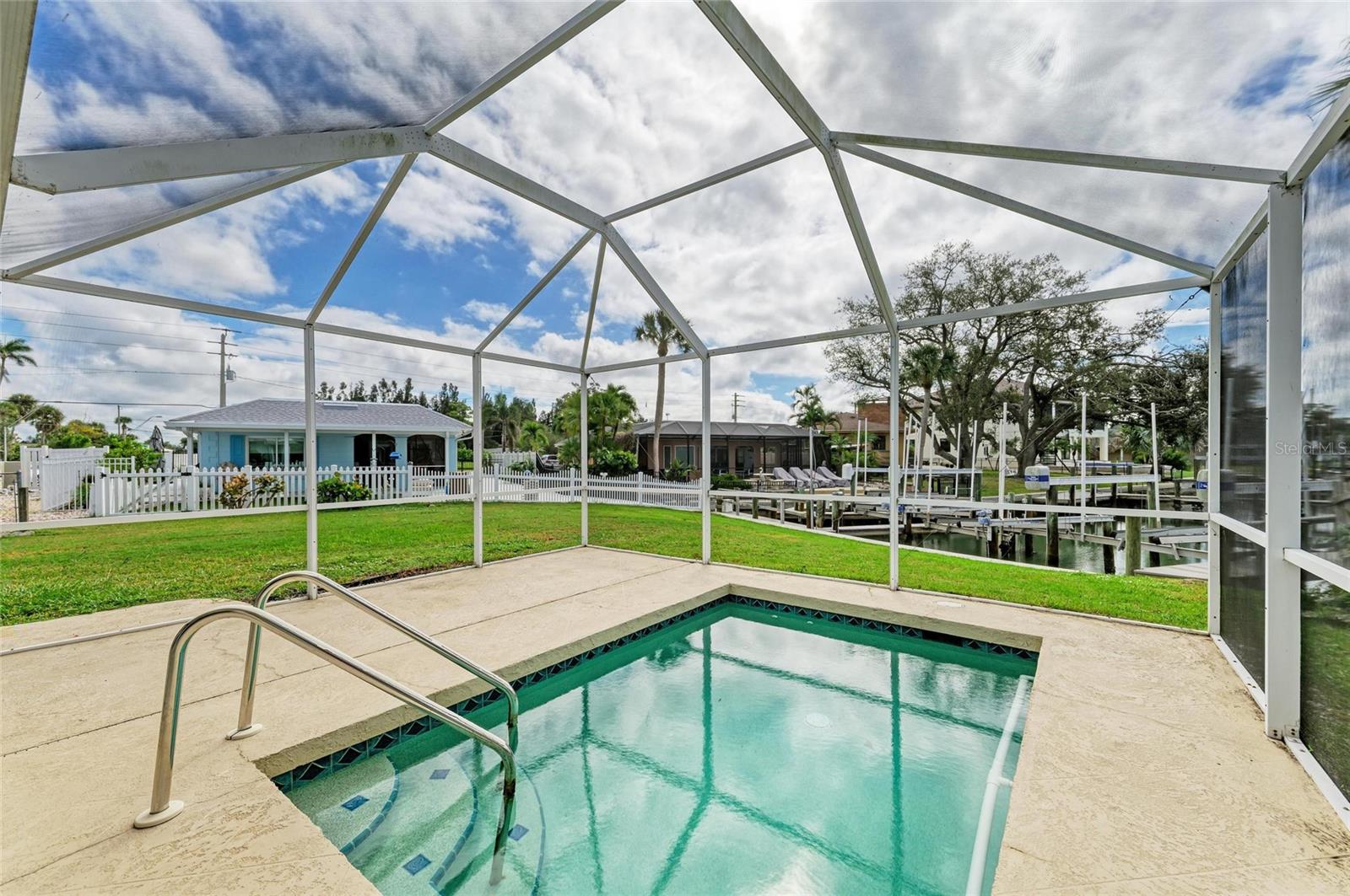 LYONS BAY - Residential