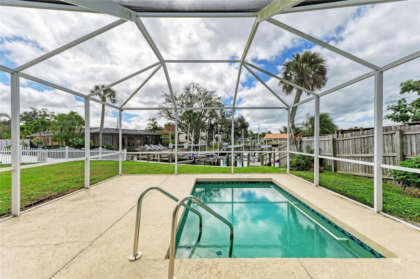 LYONS BAY - Residential