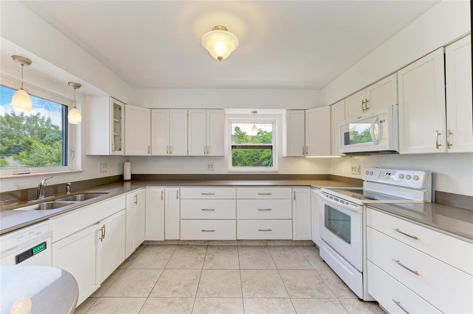 LYONS BAY - Residential