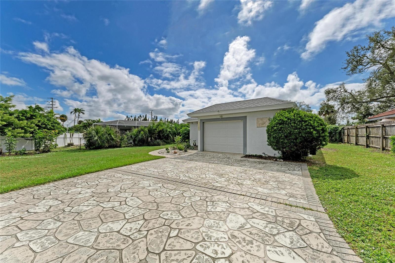 LYONS BAY - Residential
