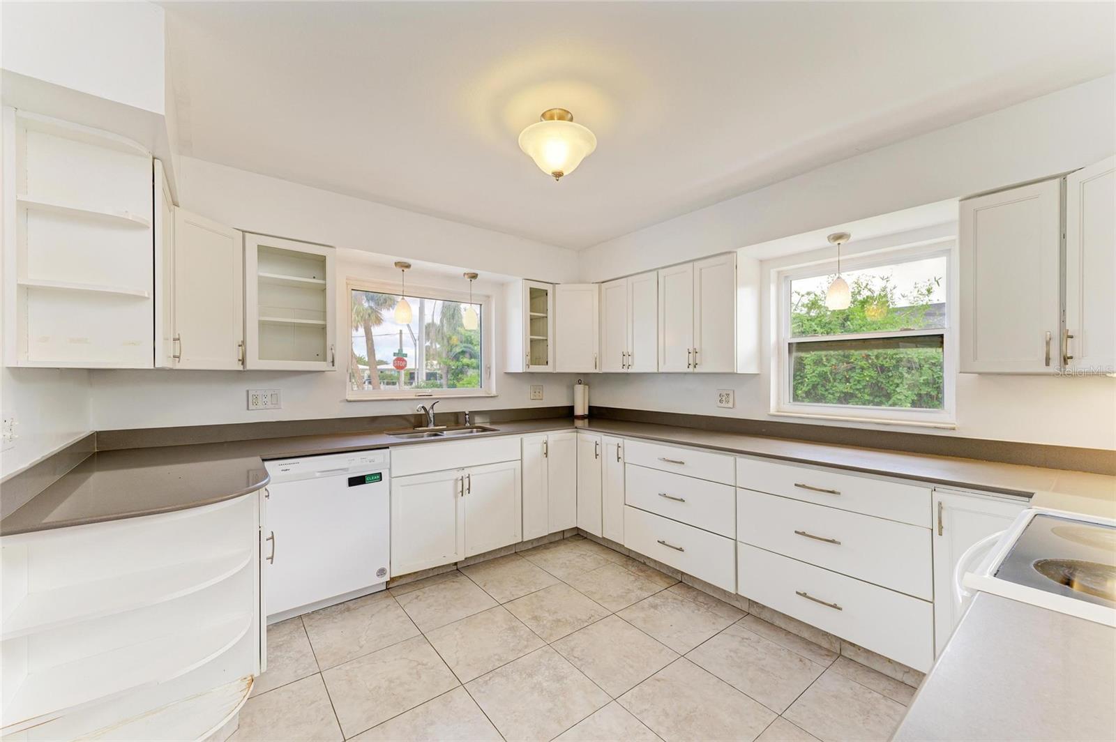 LYONS BAY - Residential