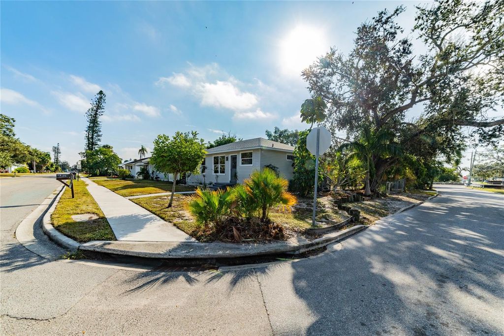 Photo of 1715 17th Avenue W, Bradenton, FL 34205 (MLS # A4674909)