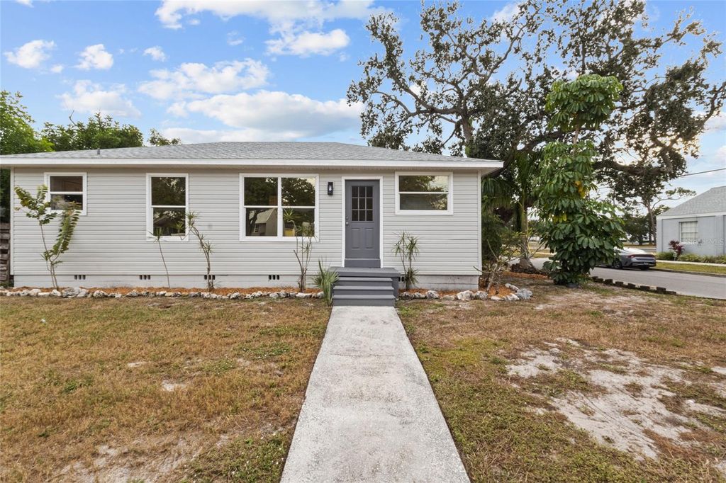 Photo of 1715 17th Avenue W, Bradenton, FL 34205 (MLS # A4674909)