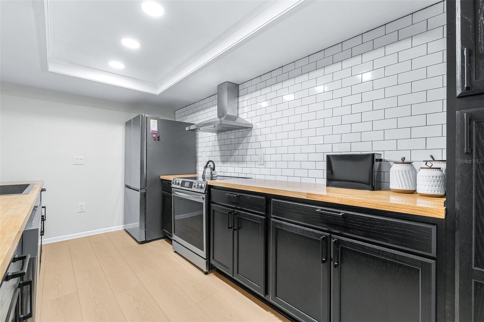 KIMBERLEA CONDO 02 - Residential