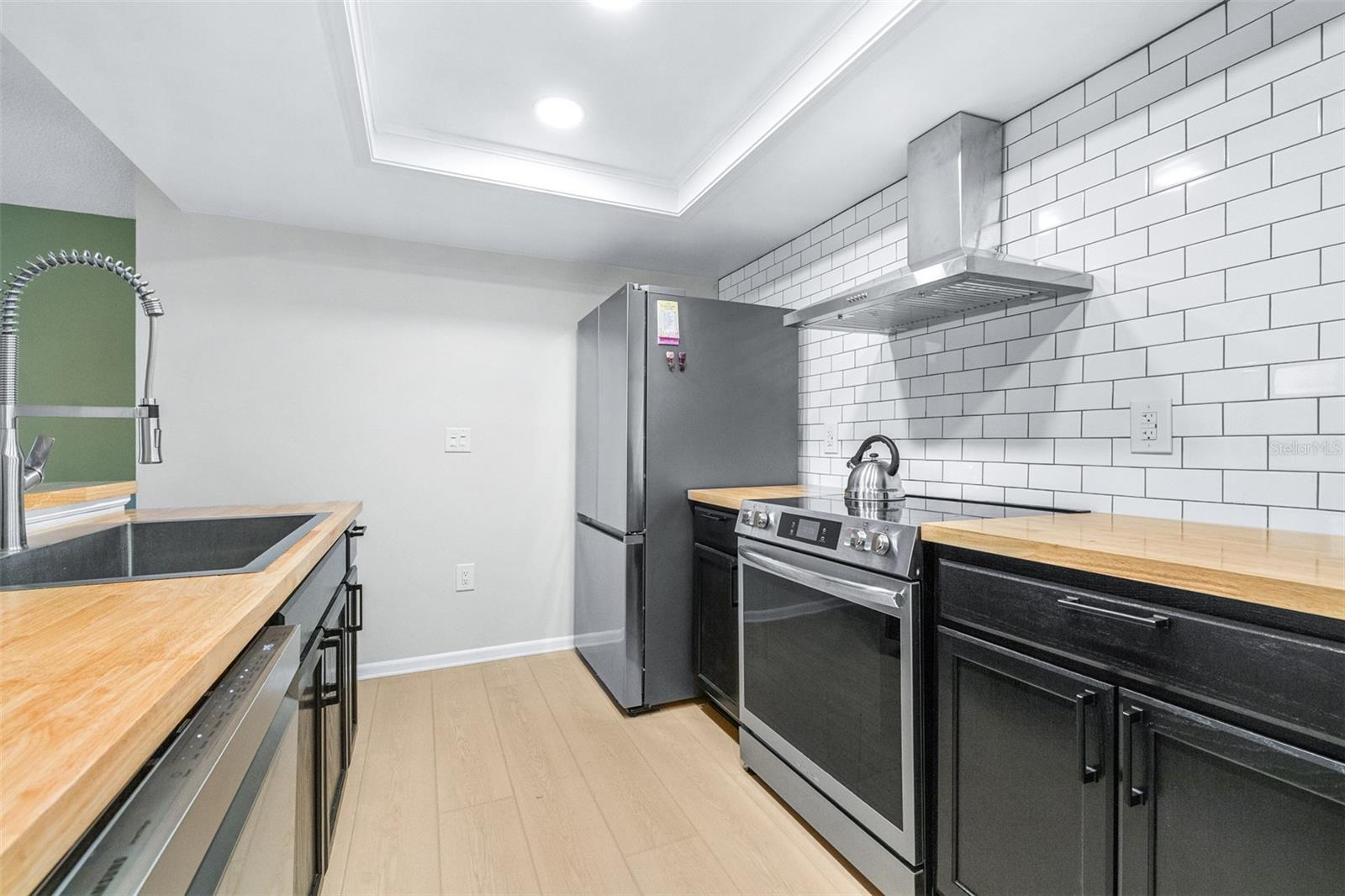 KIMBERLEA CONDO 02 - Residential