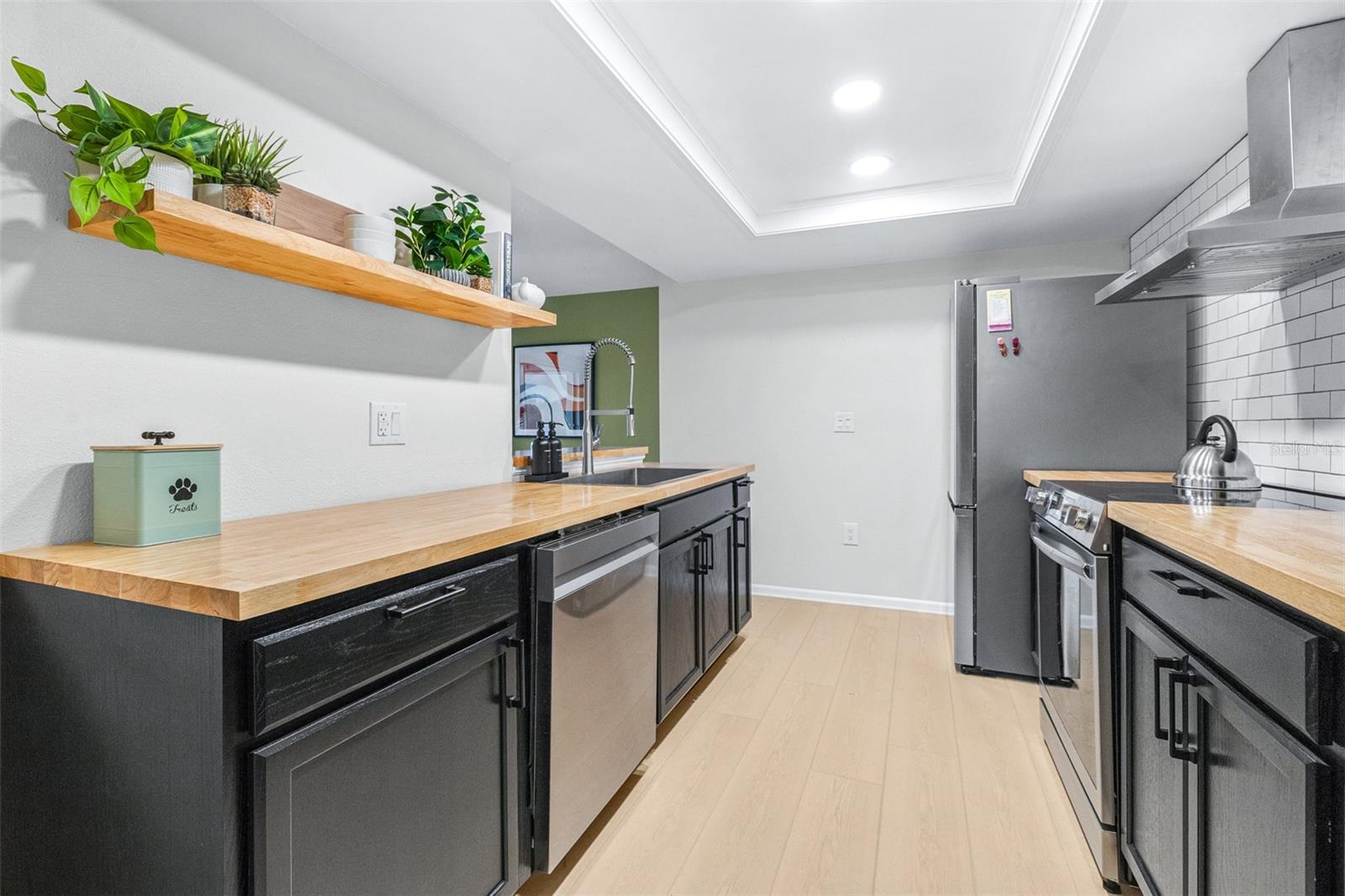 KIMBERLEA CONDO 02 - Residential