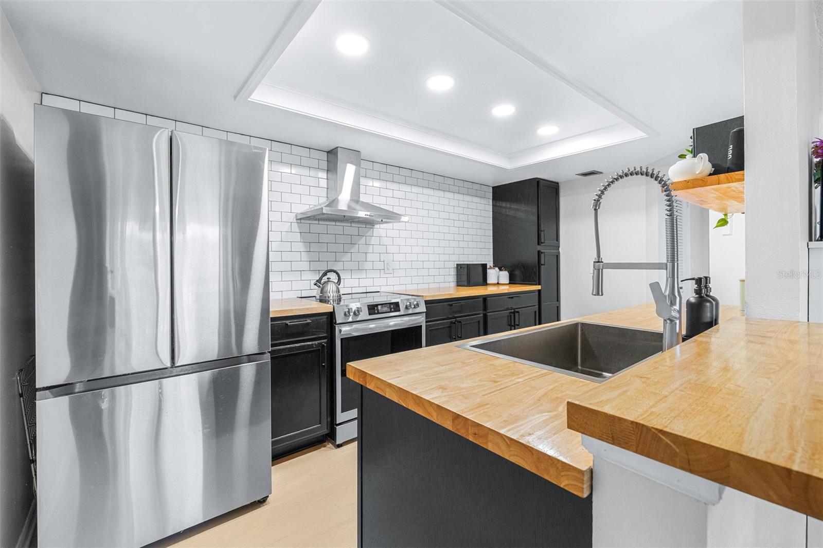 KIMBERLEA CONDO 02 - Residential