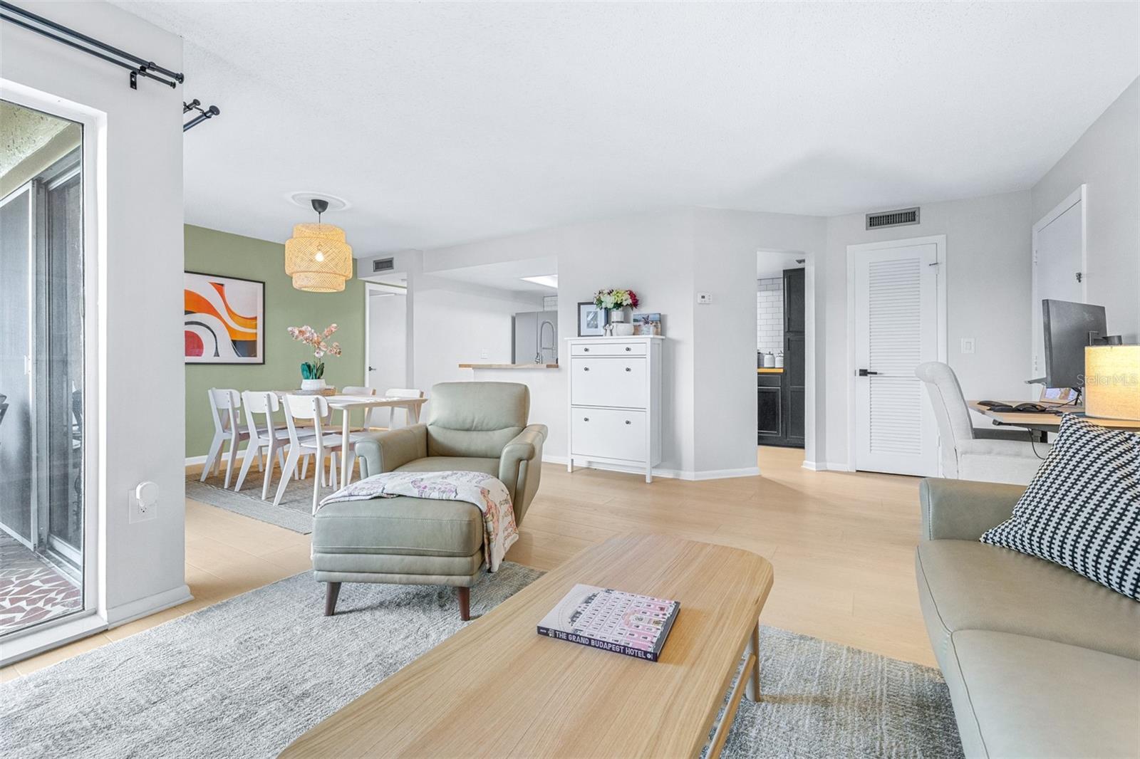 KIMBERLEA CONDO 02 - Residential