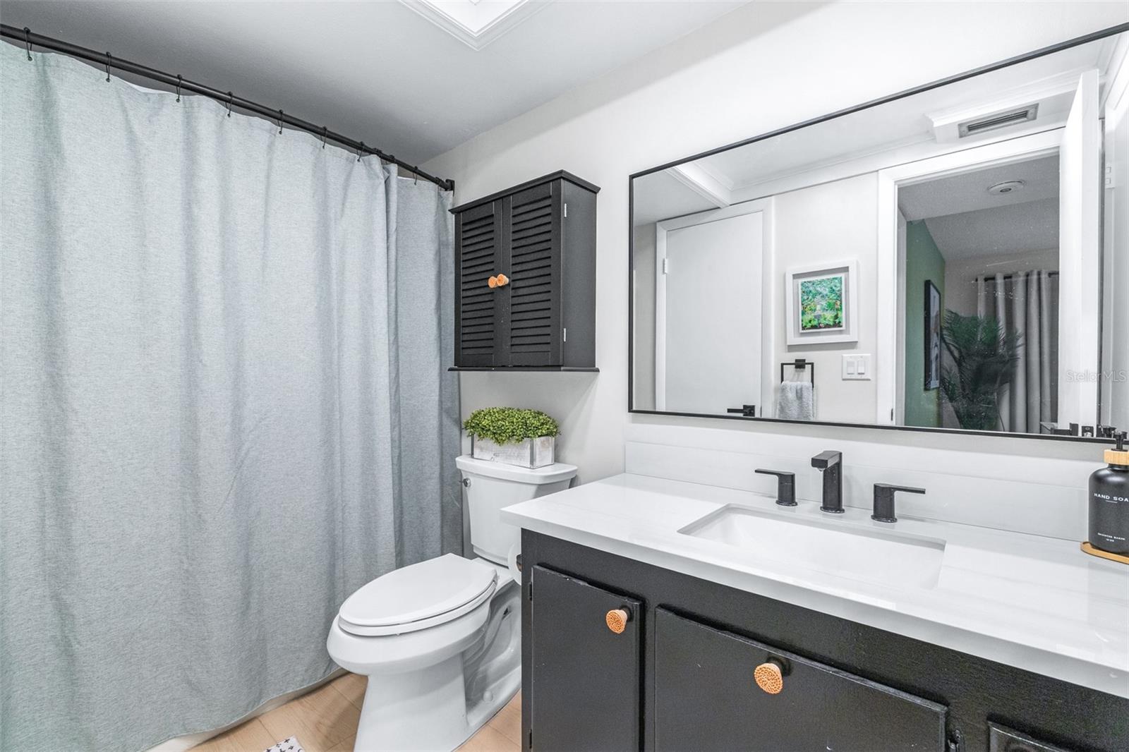 KIMBERLEA CONDO 02 - Residential