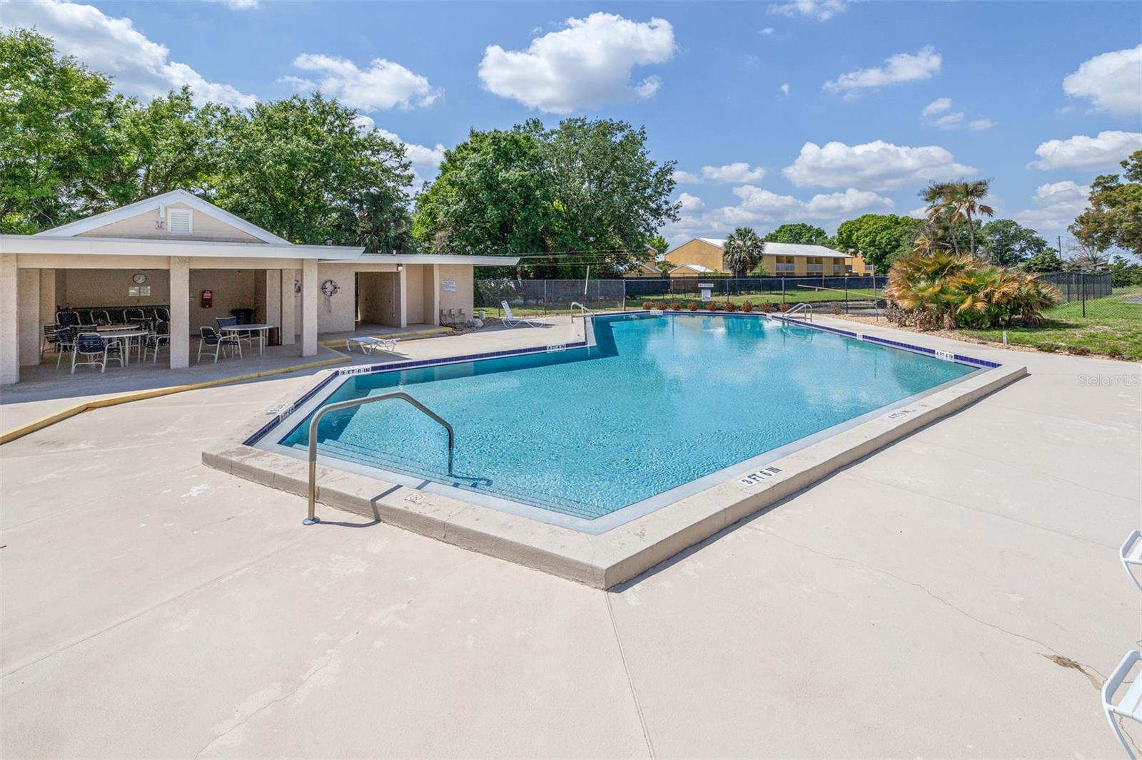 KIMBERLEA CONDO 02 - Residential