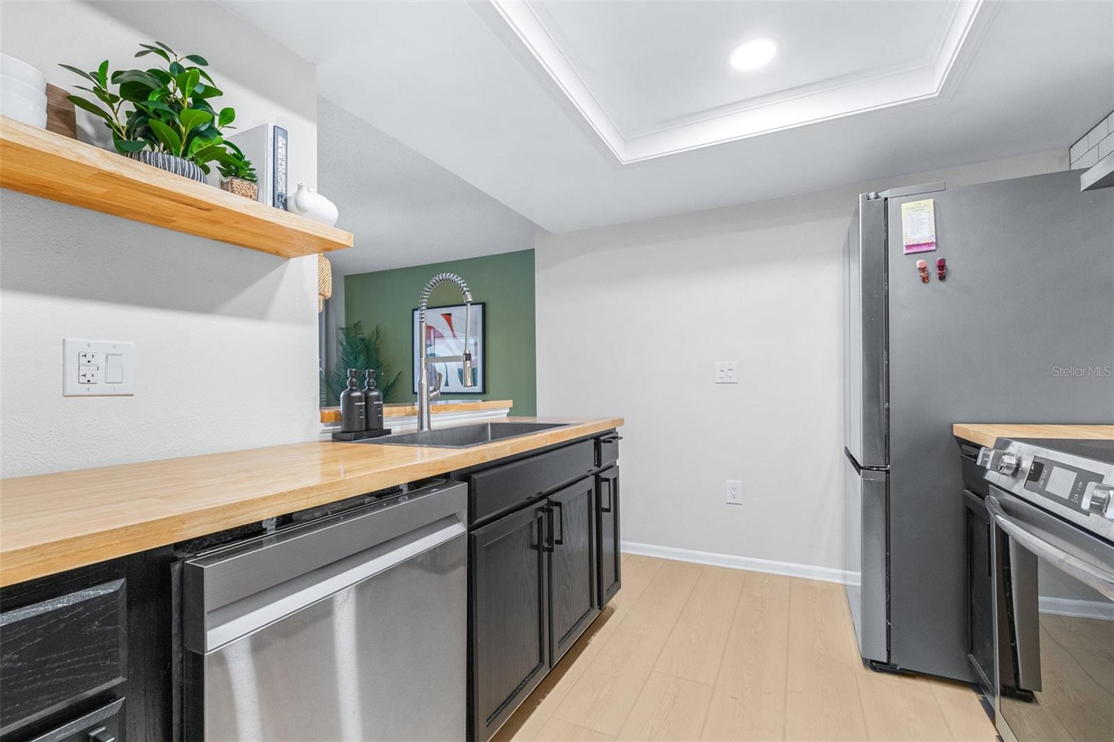 KIMBERLEA CONDO 02 - Residential