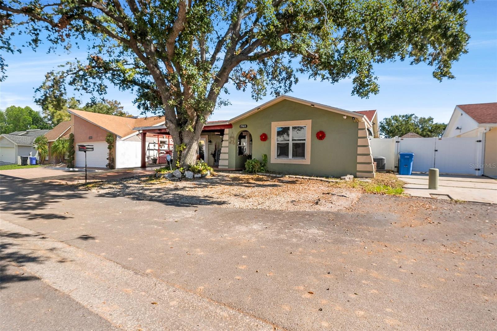 7505 EASTMOOR COURT