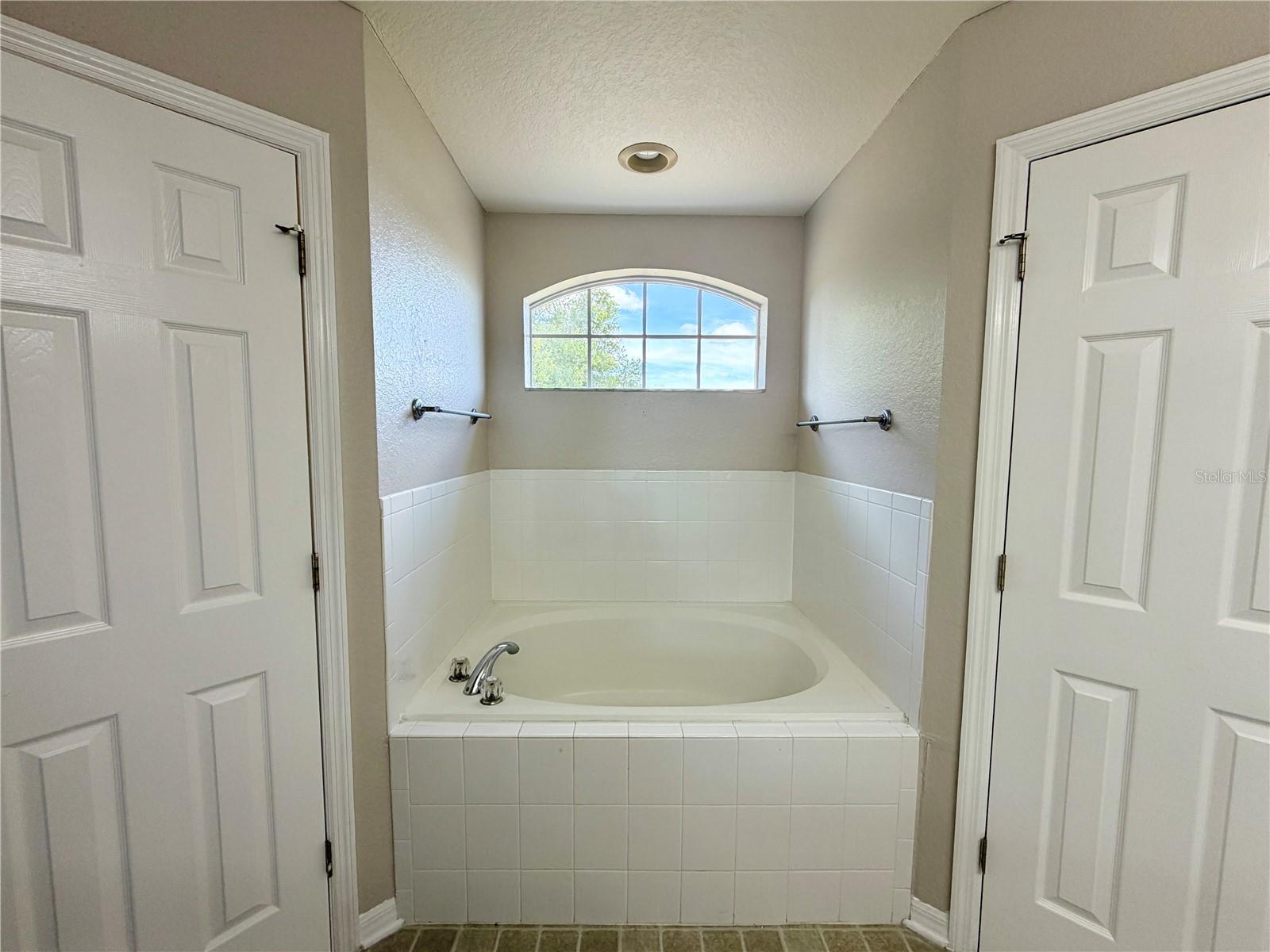 SAVANNA POINTE - Residential