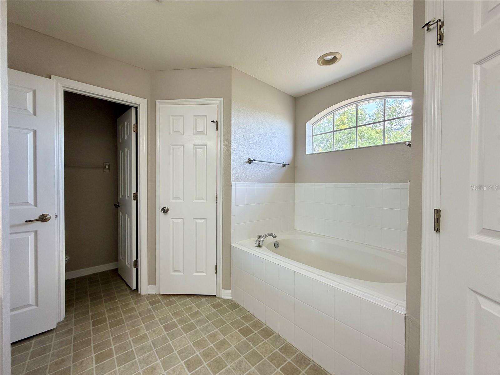 SAVANNA POINTE - Residential