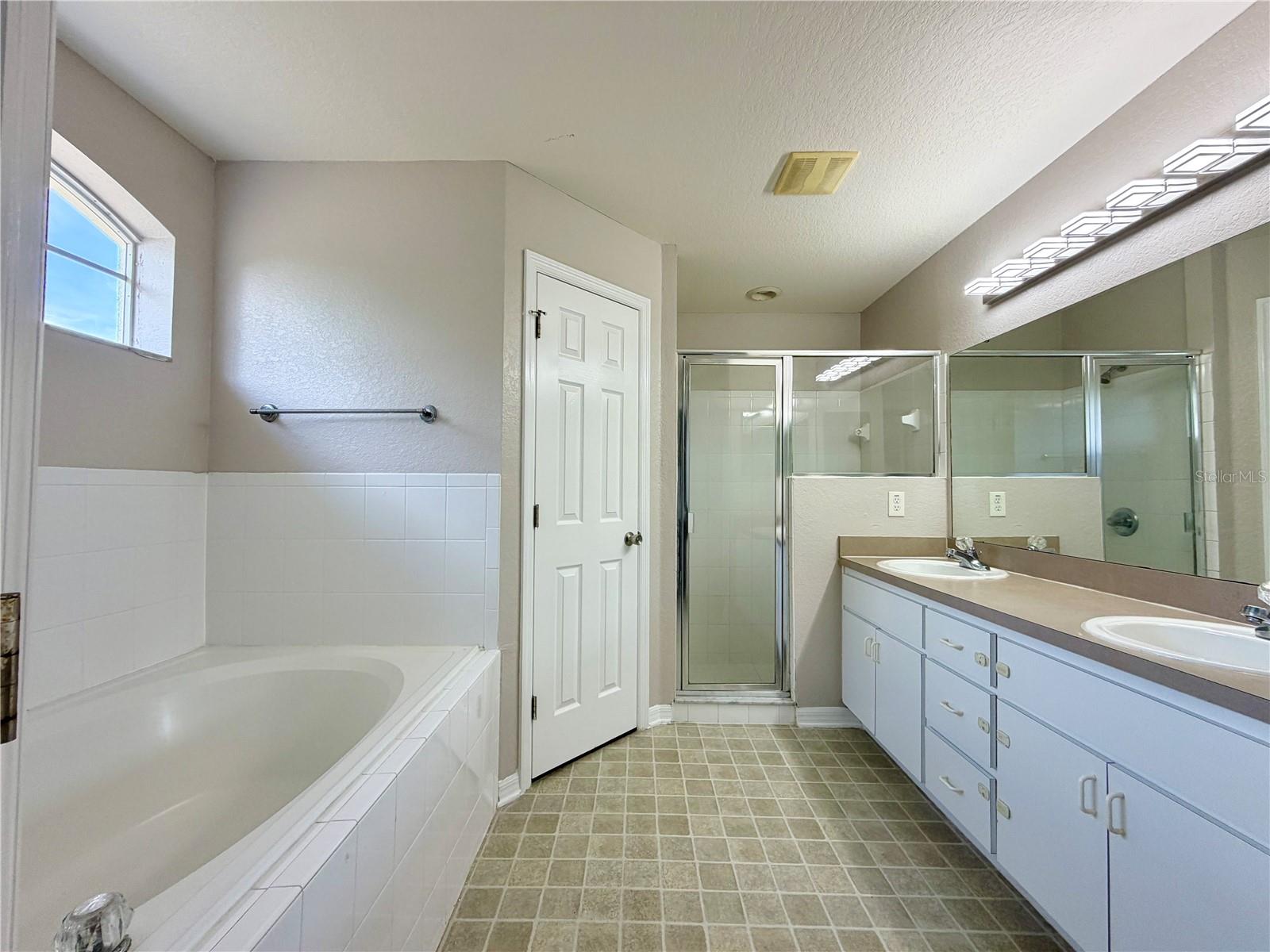 SAVANNA POINTE - Residential