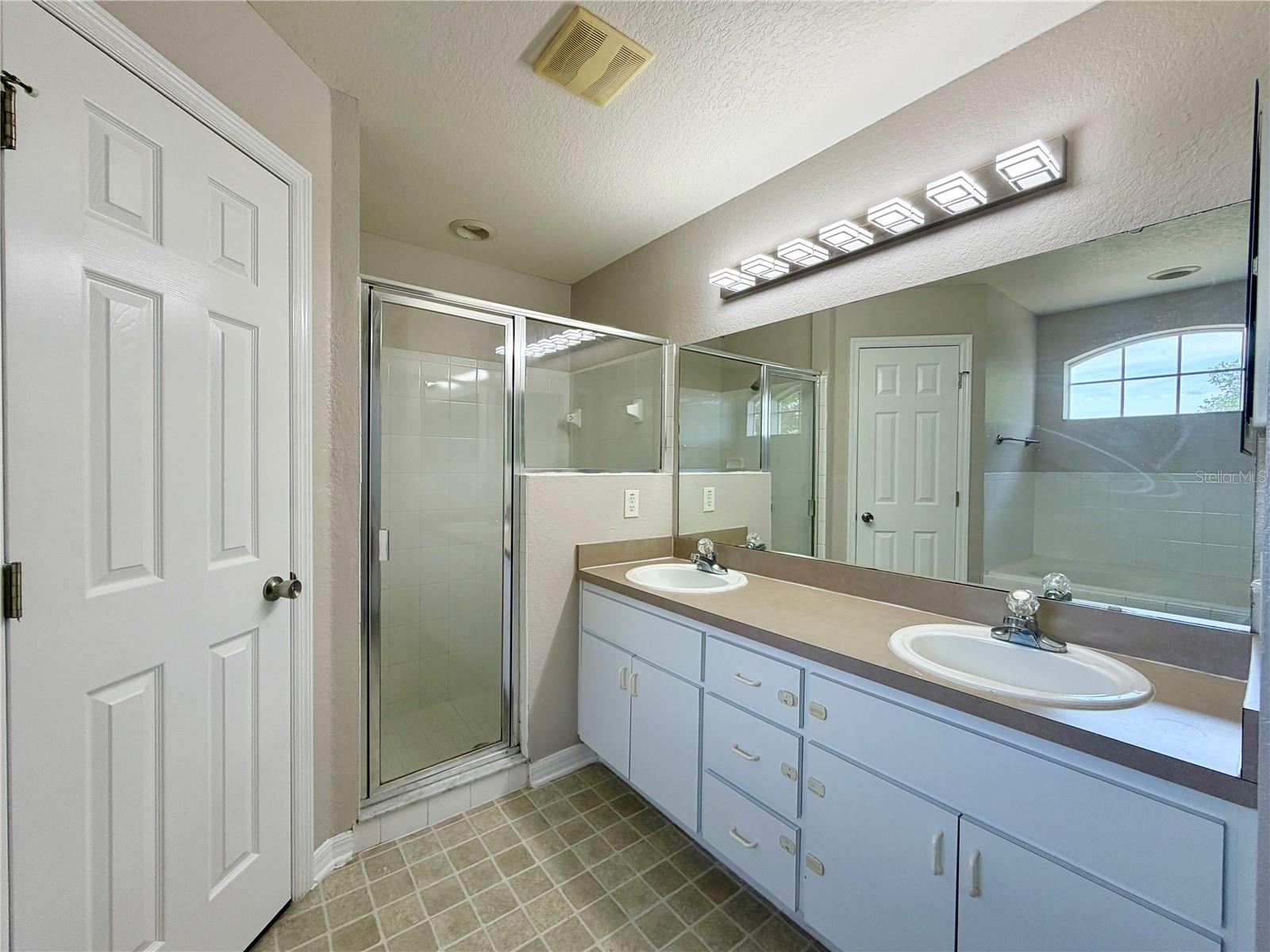 SAVANNA POINTE - Residential