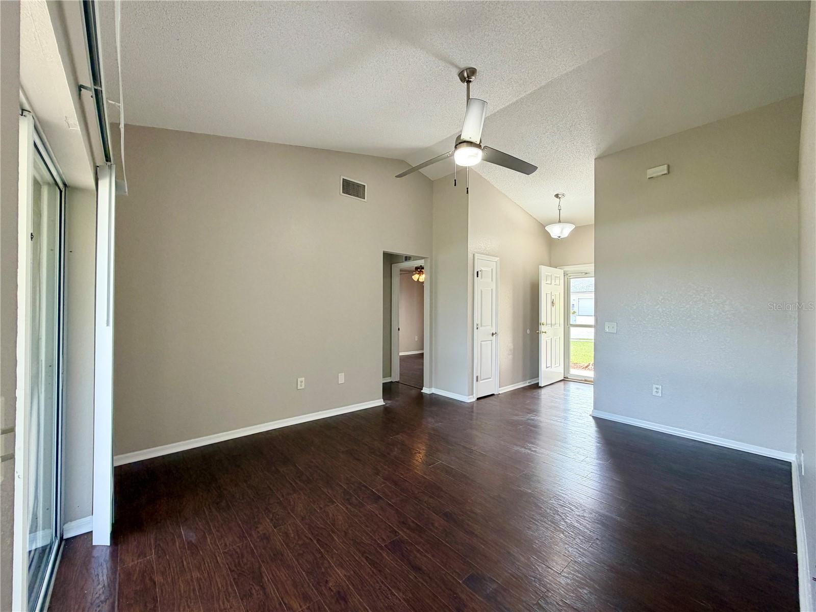 SAVANNA POINTE - Residential