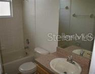 OAKS, THE PH I B-2 - Residential Lease