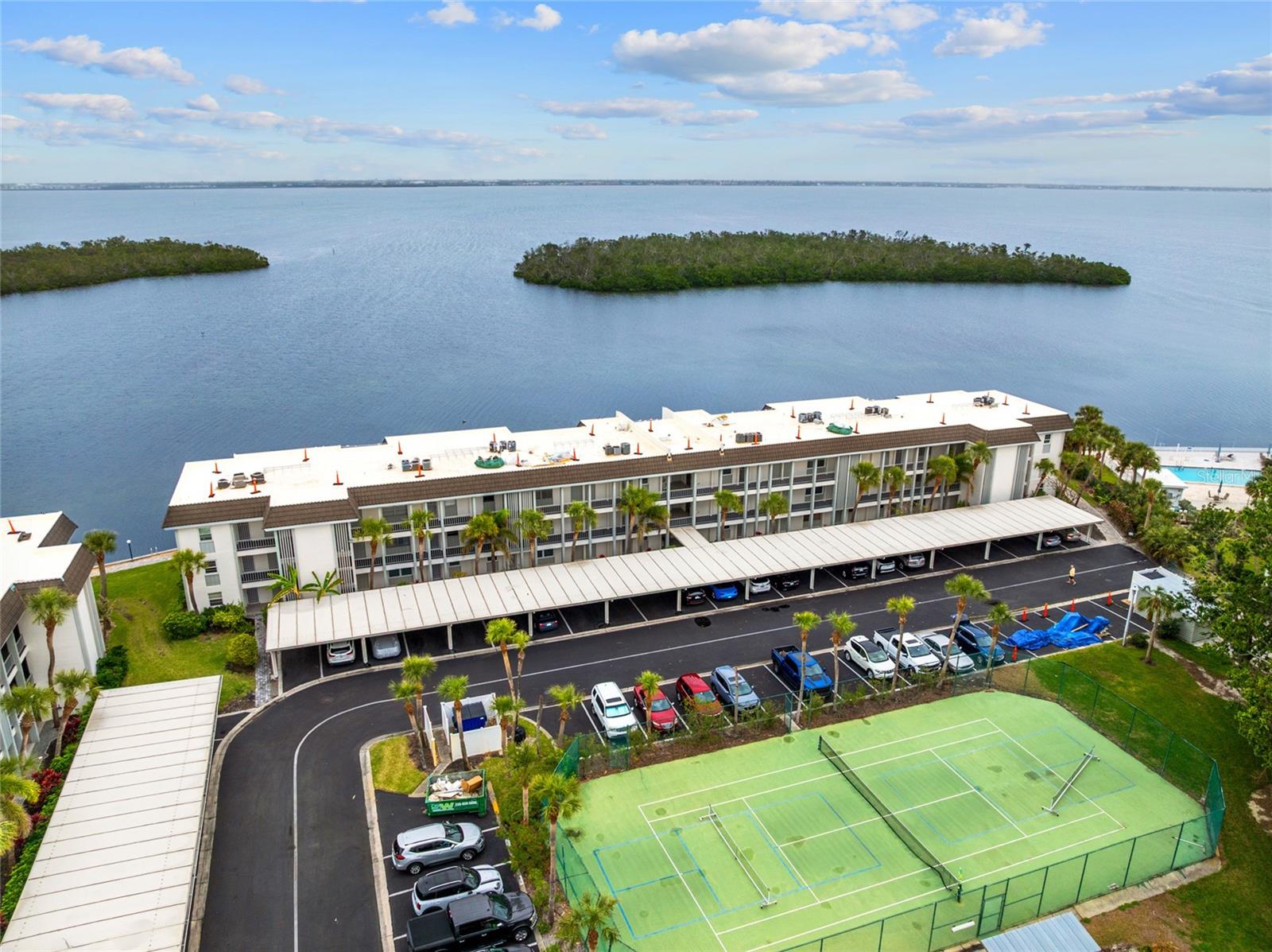 LONGBOAT HARBOUR - Residential