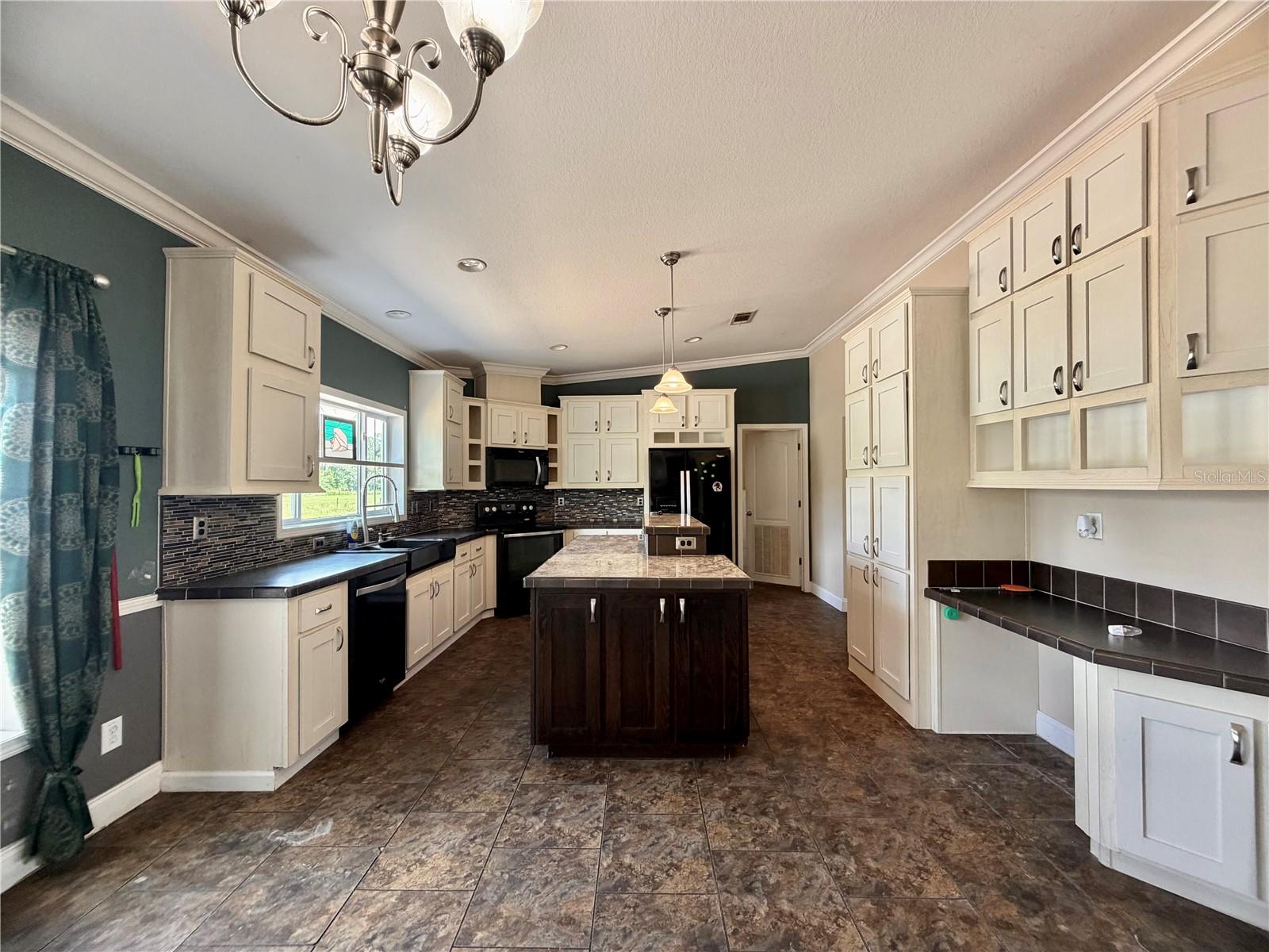 237 SW BARON GLEN