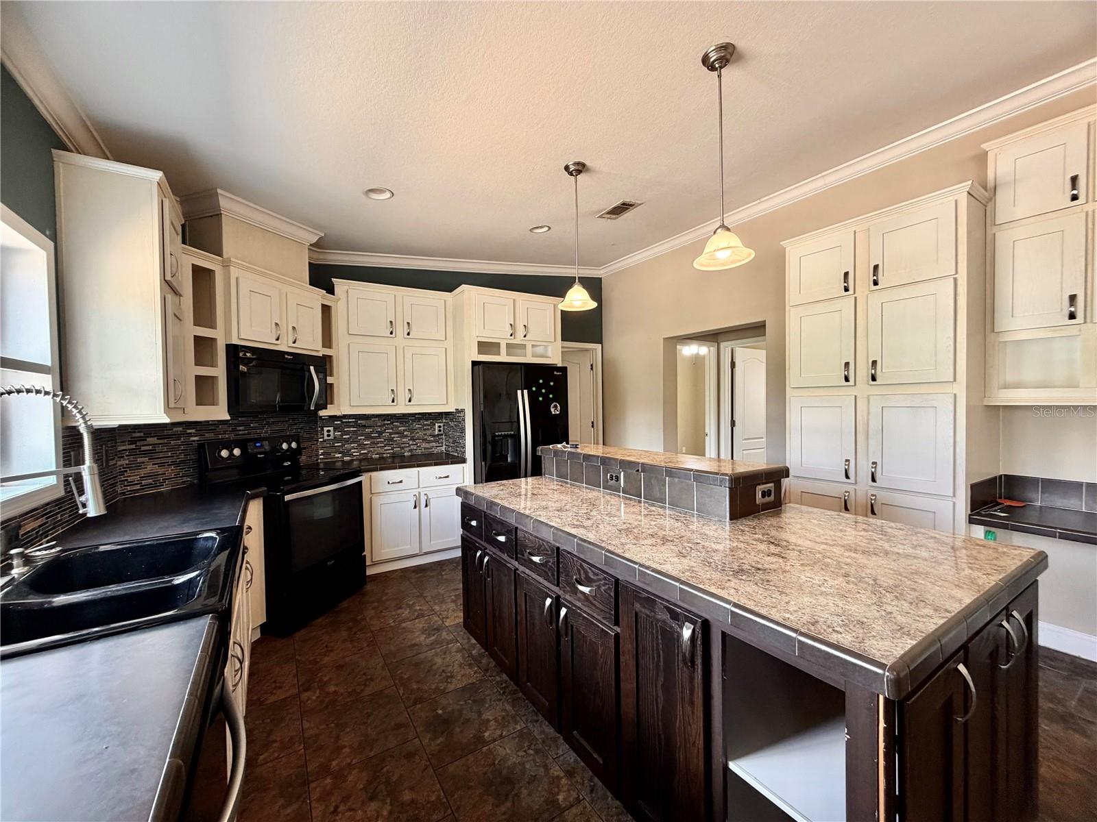 237 SW BARON GLEN