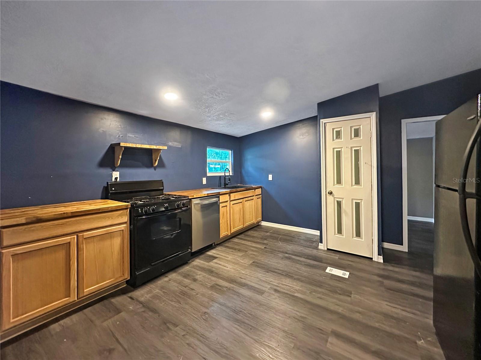 3860 NE 60TH COURT