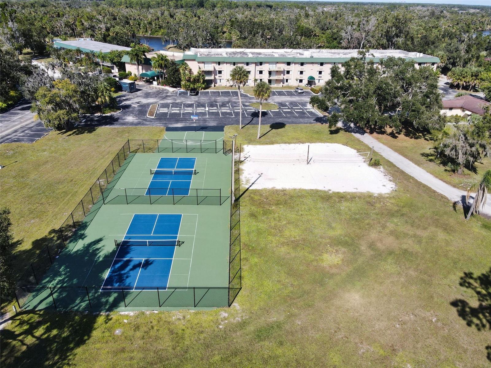 THE VILLAS AT CHRISTIAN RETREAT - Residential