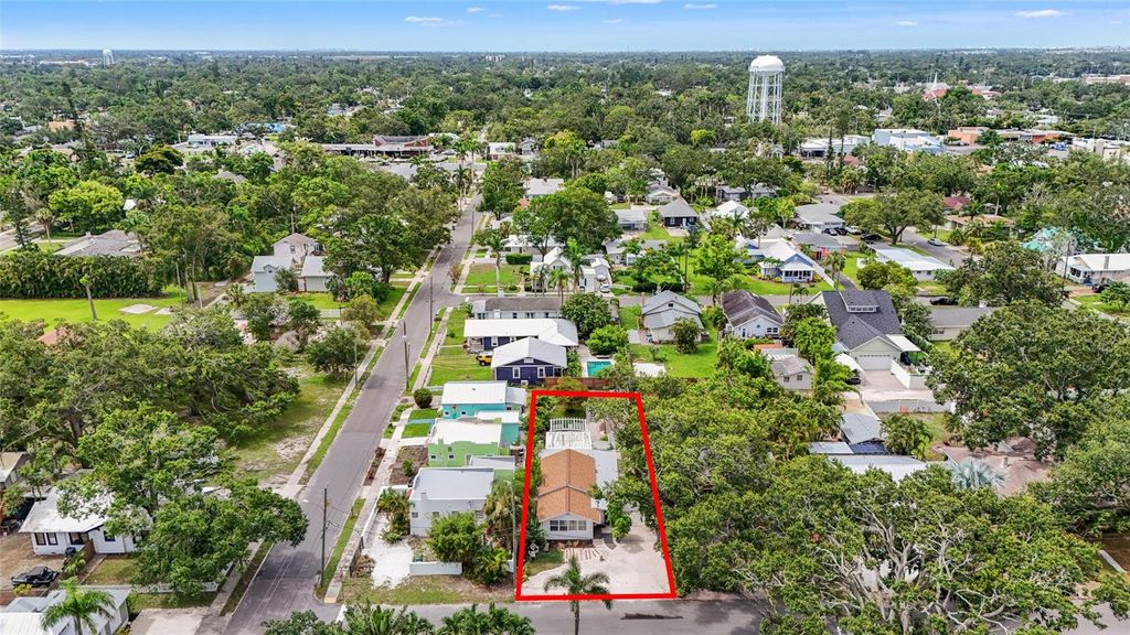 Photo of 2705 2nd Avenue W, Bradenton, FL 34205 (MLS # A4659408)