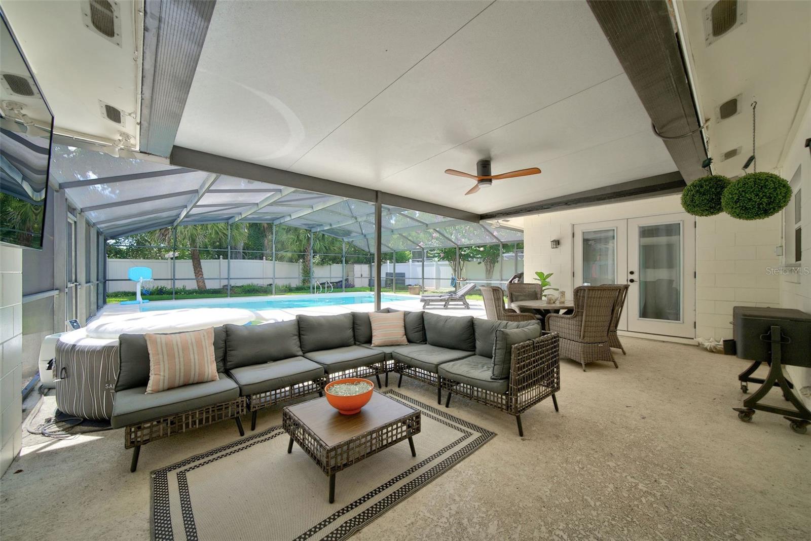 729 MONMOUTH WAY