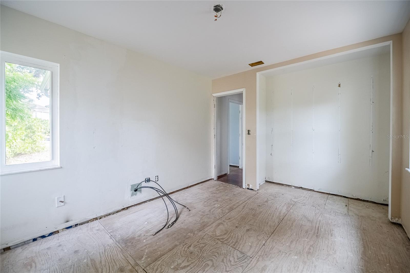 BAYHILL ESTATES - Land