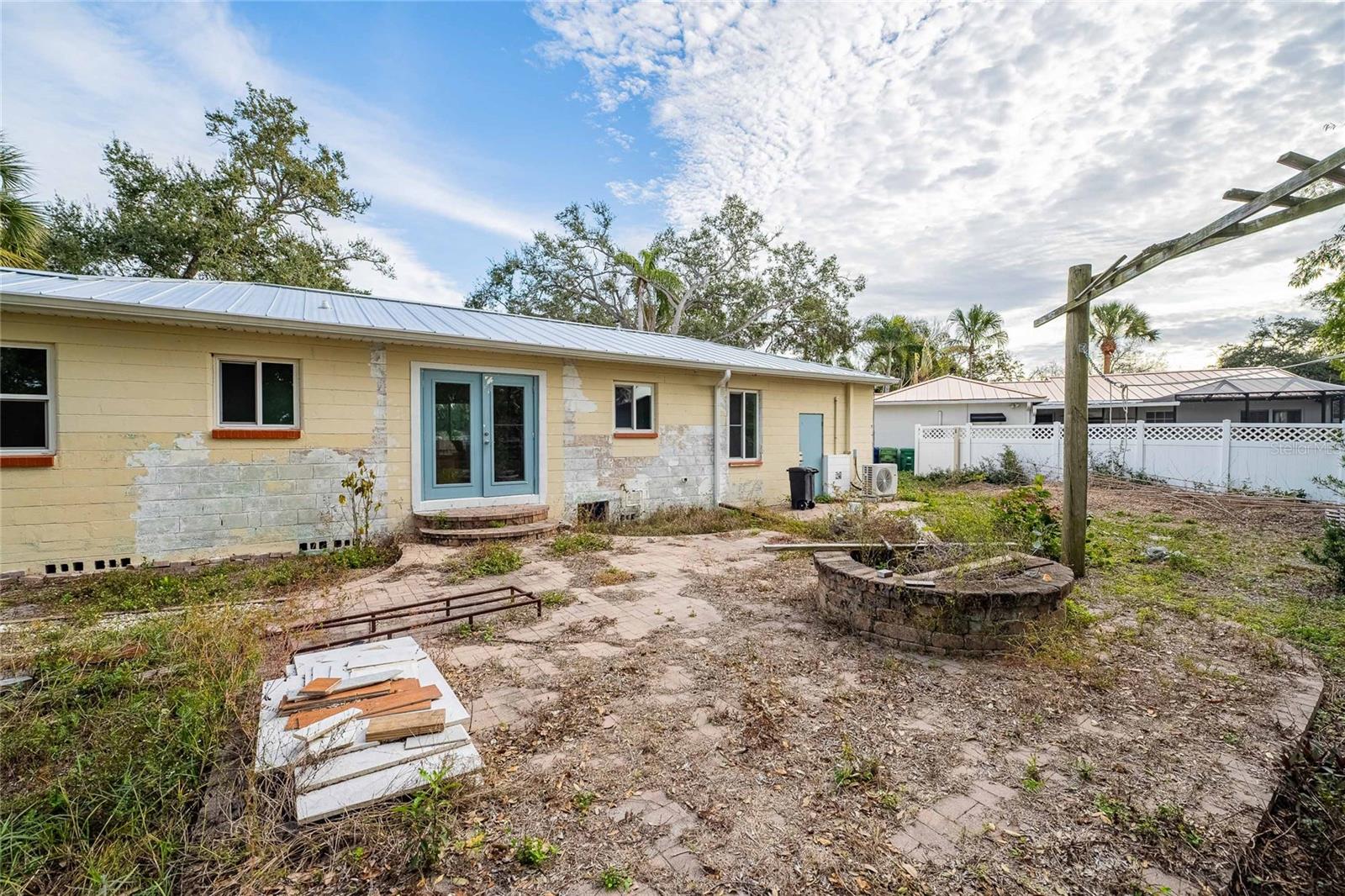 BAYHILL ESTATES - Land