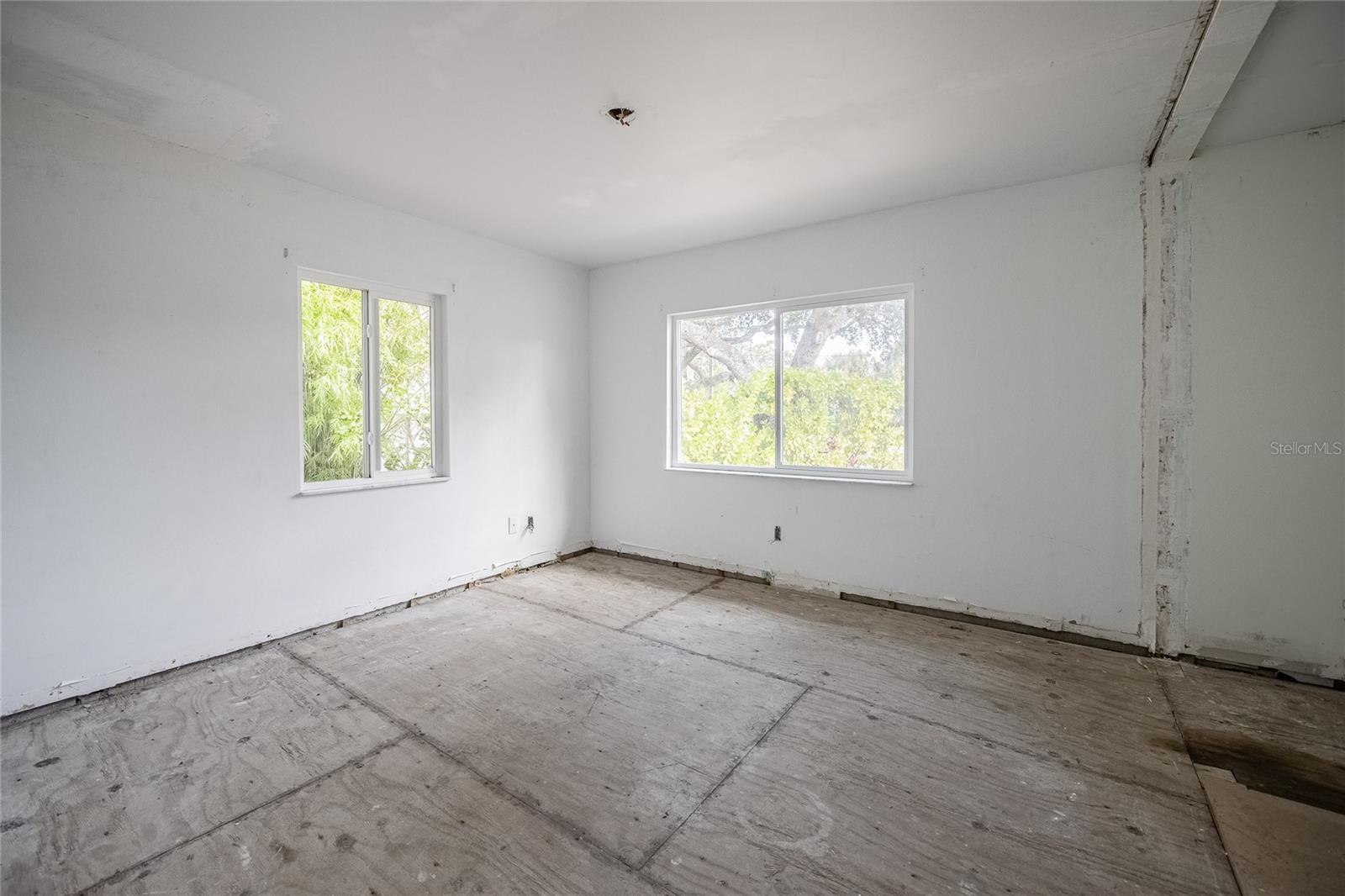 BAYHILL ESTATES - Land