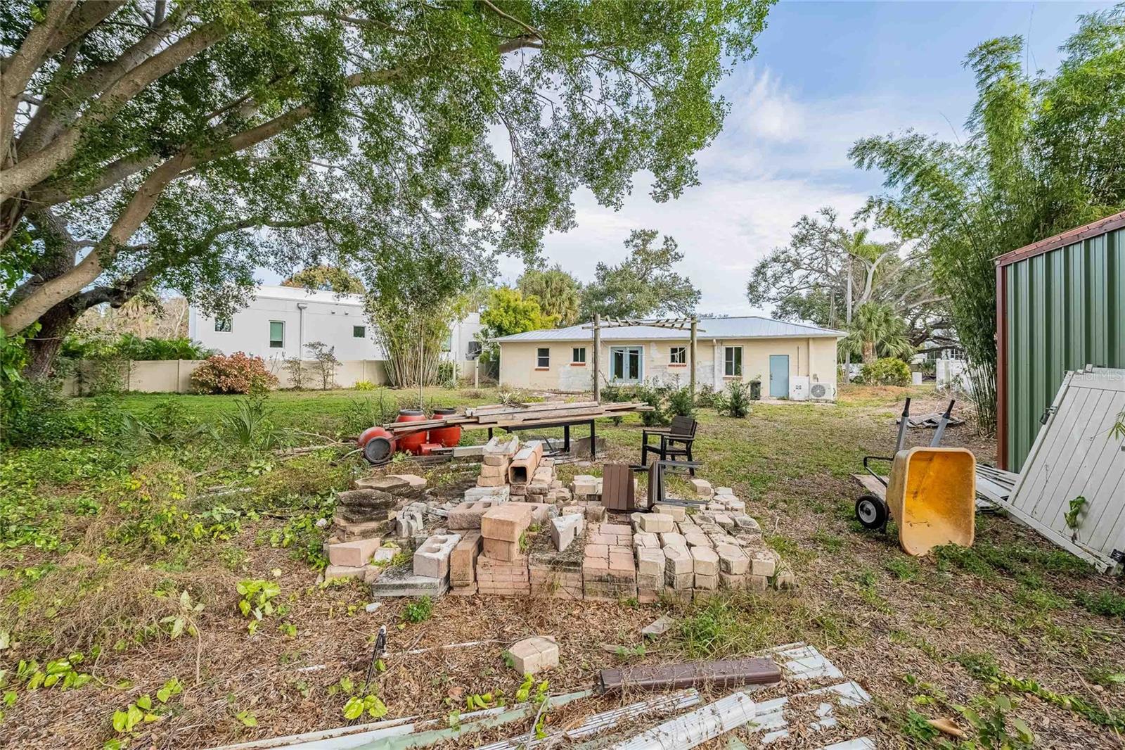 BAYHILL ESTATES - Land