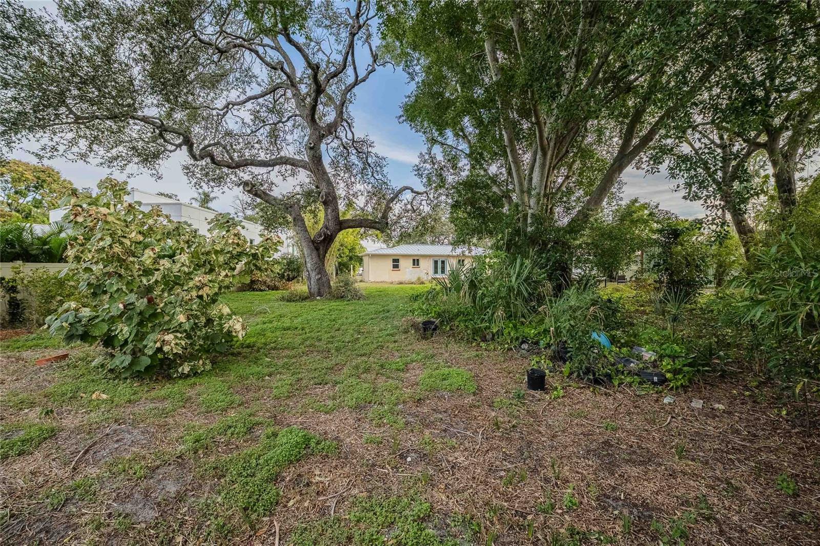 BAYHILL ESTATES - Land