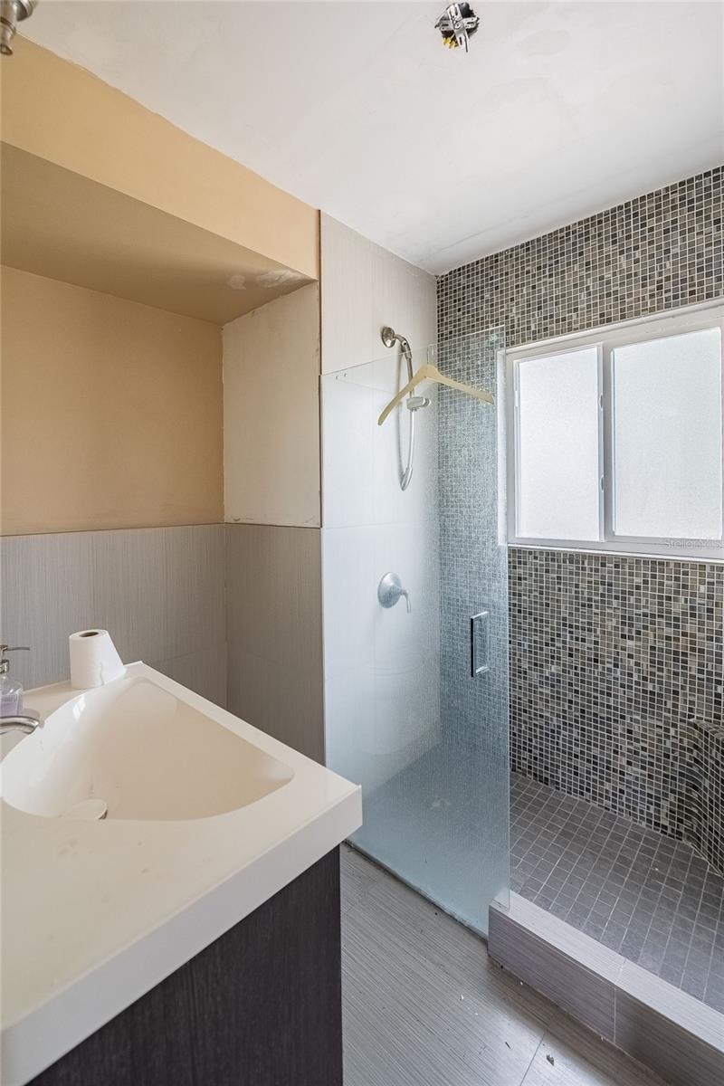 BAYHILL ESTATES - Land