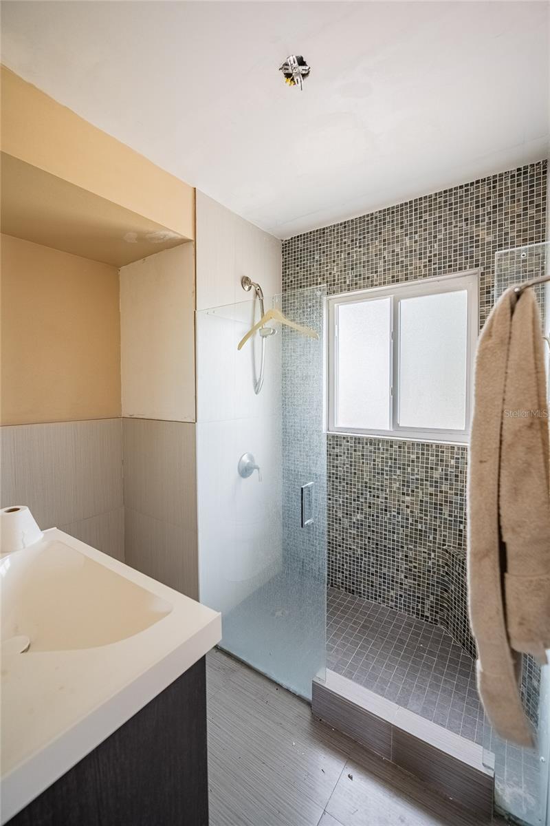 BAYHILL ESTATES - Land