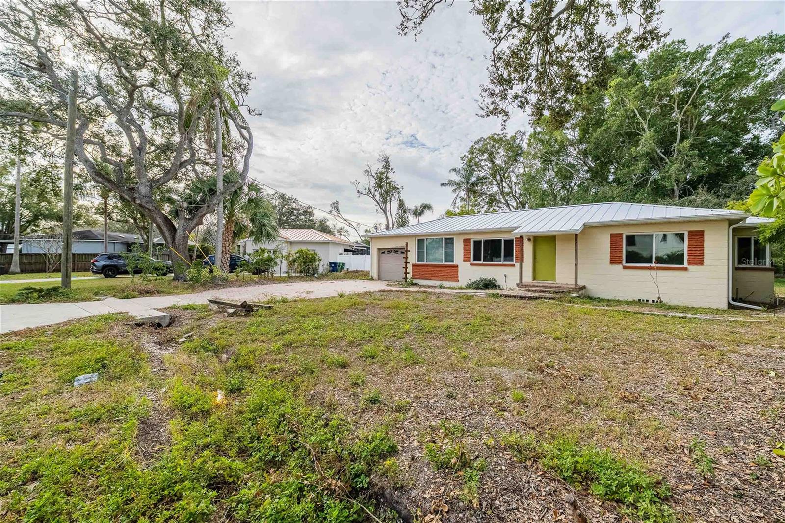 BAYHILL ESTATES - Land