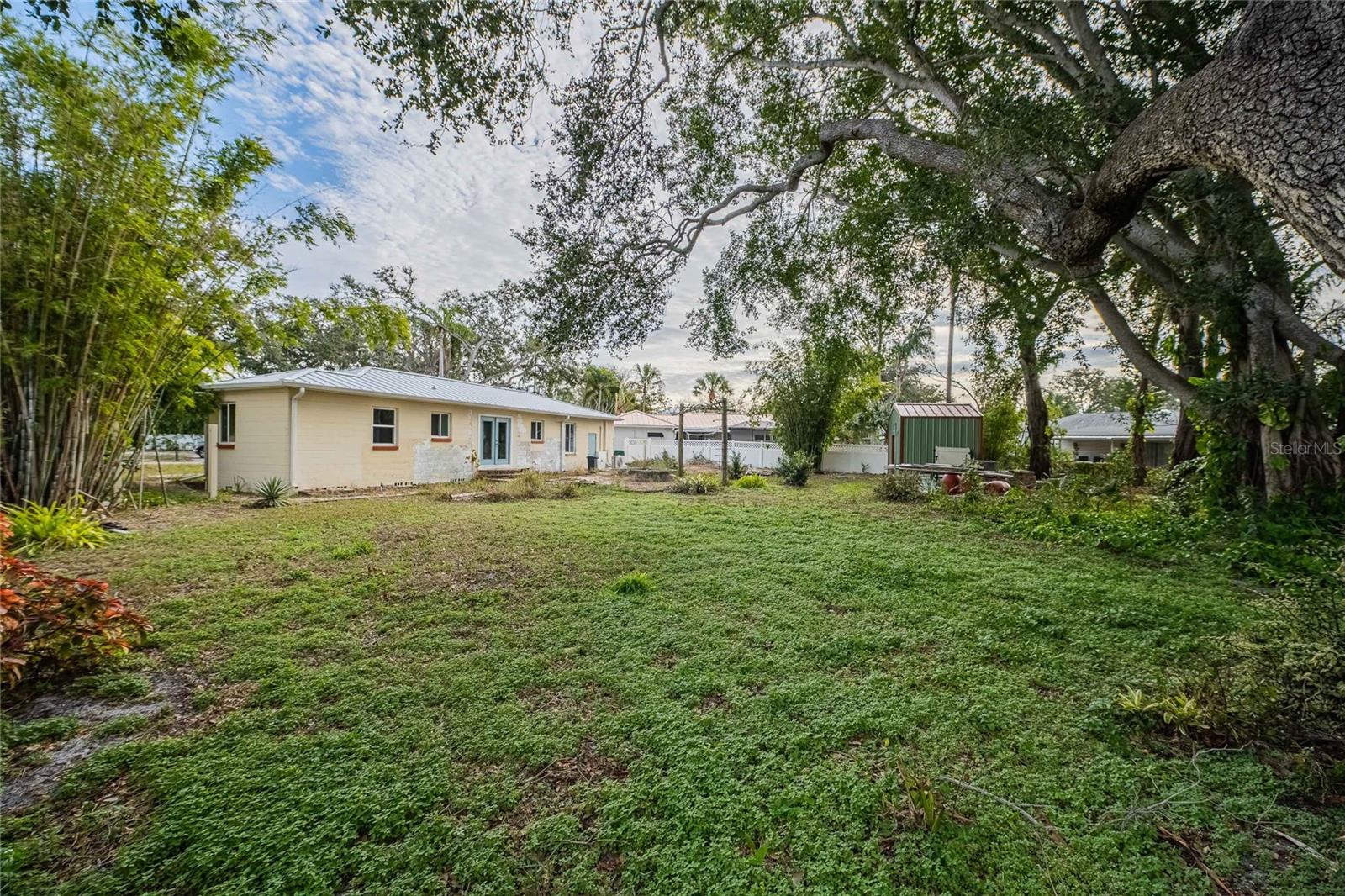 BAYHILL ESTATES - Land