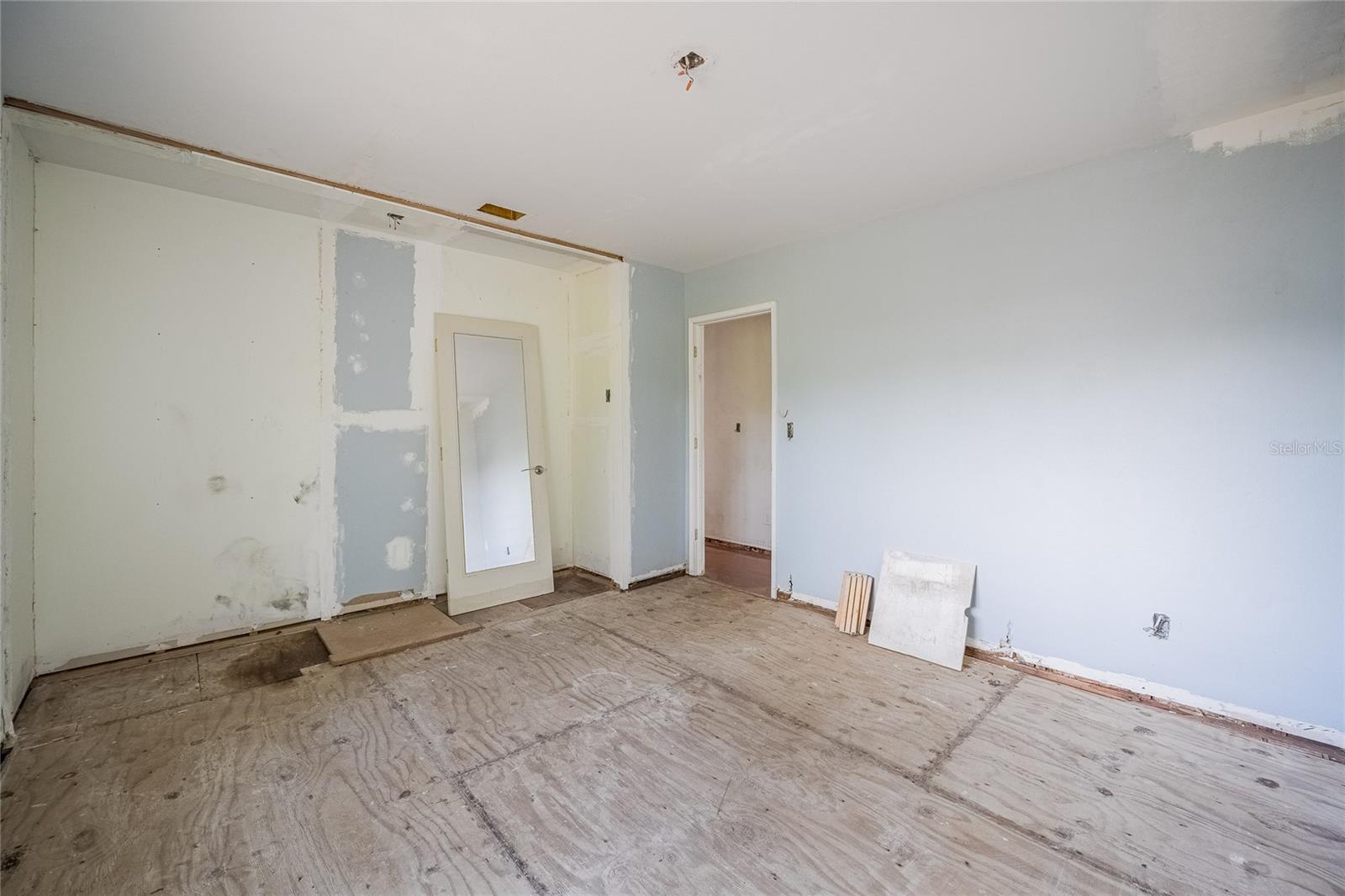 BAYHILL ESTATES - Land